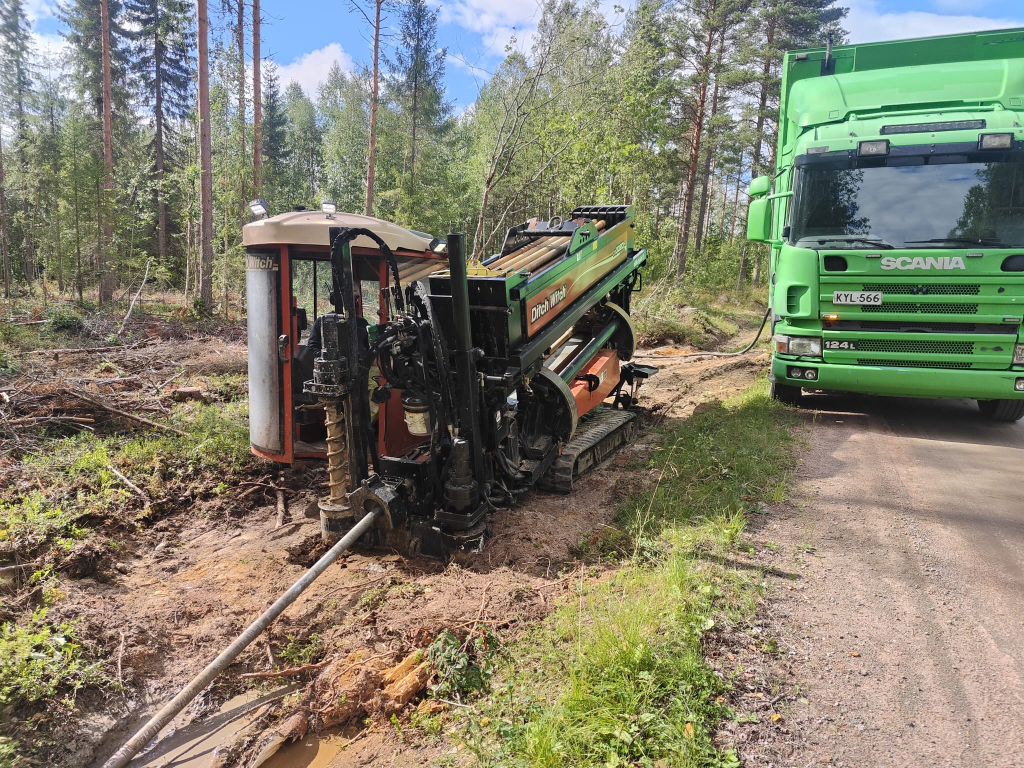Alakuijala Oy suuntaporauskone työssä - suuntaporaus
